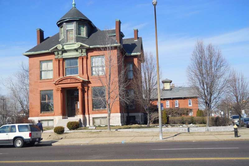 Meet Me In St. Louis! Because We All Deserve a Big, Inexpensive Victorian House | CIRCA Old ...